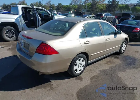 2006 Honda Accord 2.4 Lx z USA, uszkodzony, nr VIN 1HGCM56496A055110
